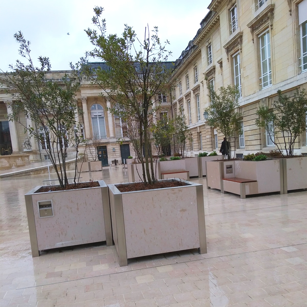 Bacs sur-mesure pour l&rsquo;Assemblée Nationale
