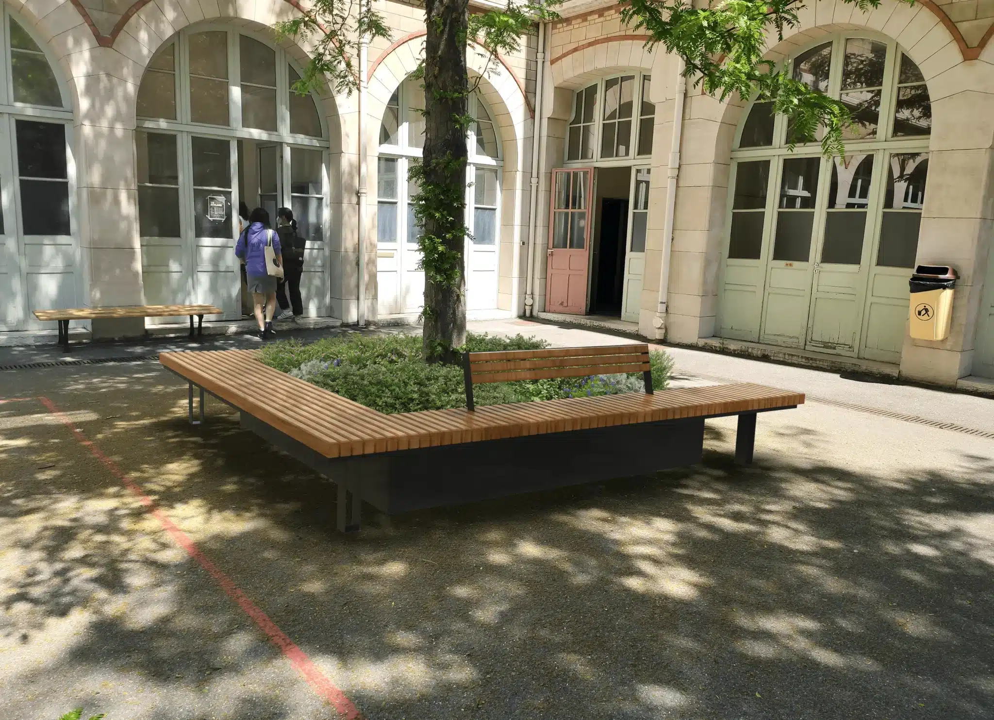 Aménagement d’une cour d’école végétalisée pour plus d’ombre et de confort