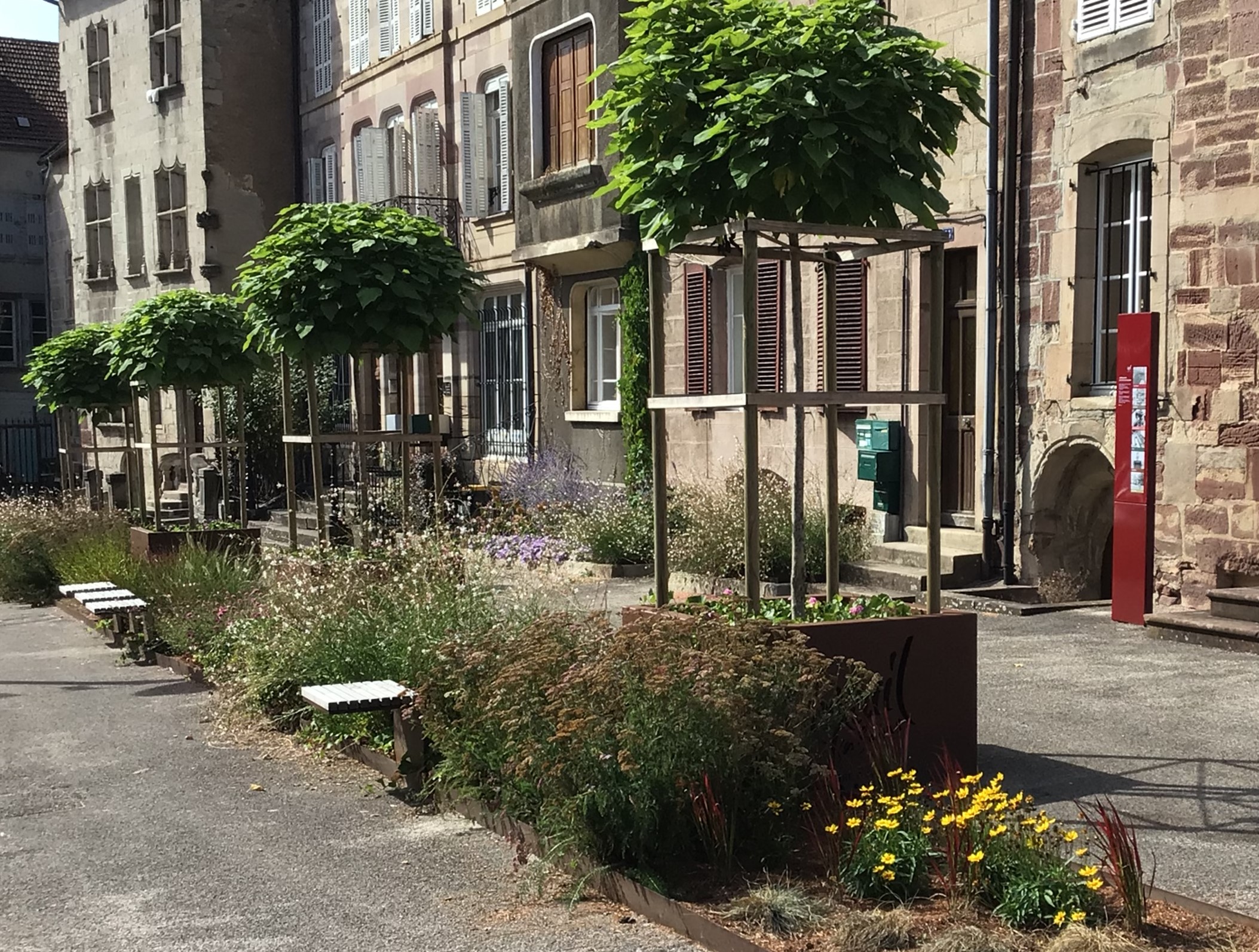 Aménagement de la place publique de la mairie de Luxeuil-Les-Bains