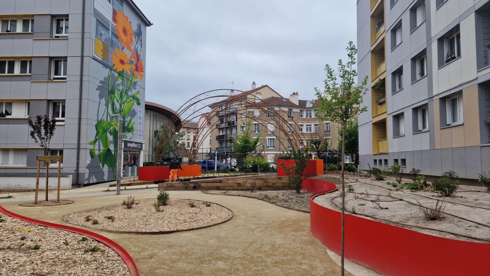 Créer un espace végétalisé et ombragé au cœur d’une résidence