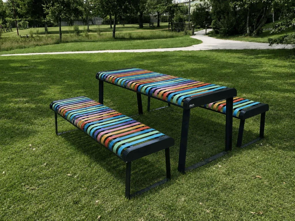 Table – Pastel